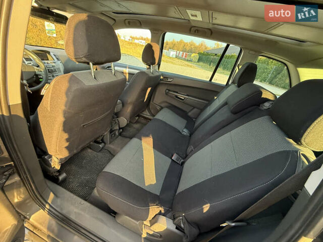 Серый Опель Зафира, объемом двигателя 1.7 л и пробегом 257 тыс. км за 7200 $, фото 32 на Automoto.ua