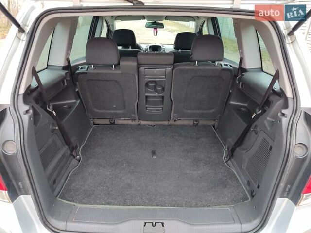 Серый Опель Зафира, объемом двигателя 1.7 л и пробегом 248 тыс. км за 7600 $, фото 32 на Automoto.ua