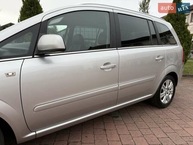 Серый Опель Зафира, объемом двигателя 1.7 л и пробегом 229 тыс. км за 8399 $, фото 15 на Automoto.ua