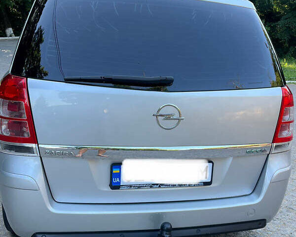 Серый Опель Зафира, объемом двигателя 1.69 л и пробегом 267 тыс. км за 8100 $, фото 5 на Automoto.ua