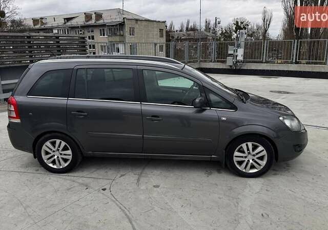 Серый Опель Зафира, объемом двигателя 1.7 л и пробегом 321 тыс. км за 6990 $, фото 6 на Automoto.ua