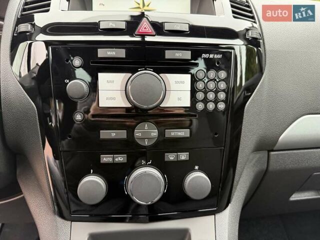 Серый Опель Зафира, объемом двигателя 1.7 л и пробегом 229 тыс. км за 8399 $, фото 94 на Automoto.ua