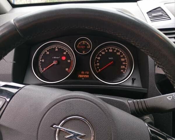 Серый Опель Зафира, объемом двигателя 1.69 л и пробегом 199 тыс. км за 8200 $, фото 4 на Automoto.ua