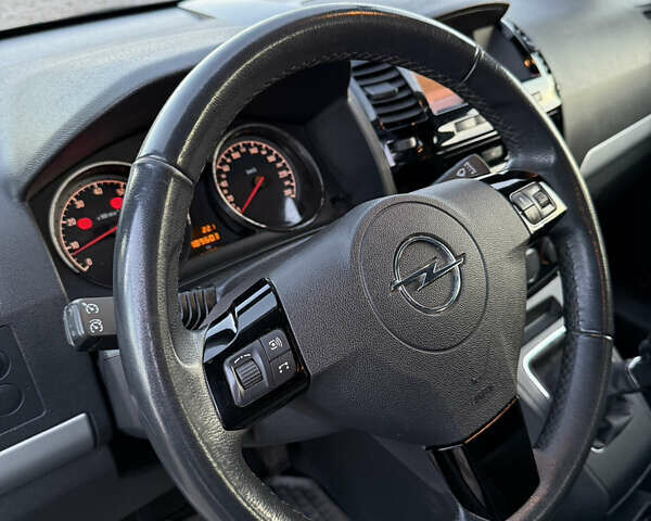 Серый Опель Зафира, объемом двигателя 1.8 л и пробегом 189 тыс. км за 7950 $, фото 13 на Automoto.ua