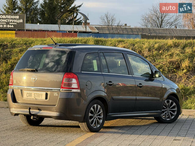 Серый Опель Зафира, объемом двигателя 1.7 л и пробегом 257 тыс. км за 7200 $, фото 18 на Automoto.ua