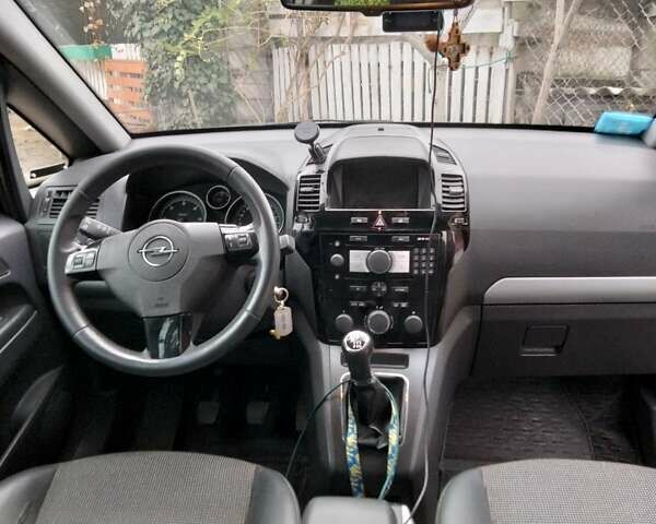 Серый Опель Зафира, объемом двигателя 1.7 л и пробегом 280 тыс. км за 7000 $, фото 3 на Automoto.ua