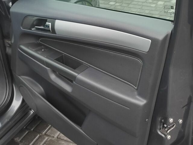 Серый Опель Зафира, объемом двигателя 1.7 л и пробегом 280 тыс. км за 6700 $, фото 7 на Automoto.ua