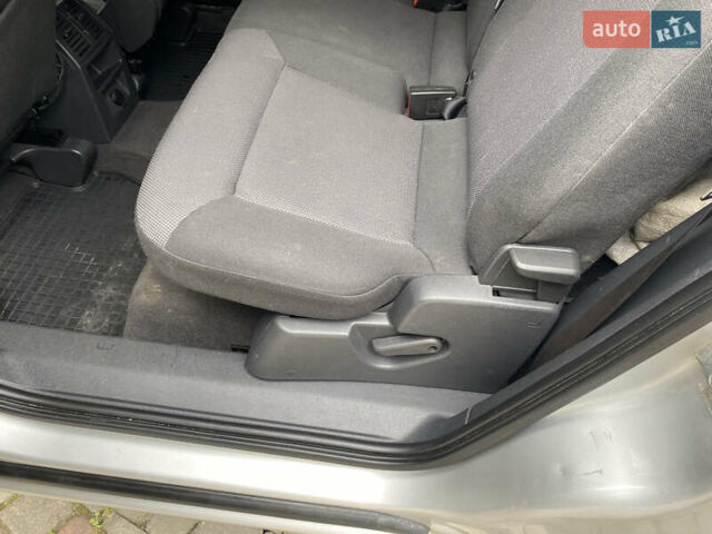 Серый Опель Зафира, объемом двигателя 1.69 л и пробегом 257 тыс. км за 6200 $, фото 44 на Automoto.ua