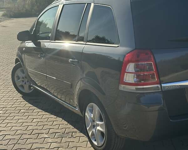 Серый Опель Зафира, объемом двигателя 1.7 л и пробегом 196 тыс. км за 7600 $, фото 5 на Automoto.ua