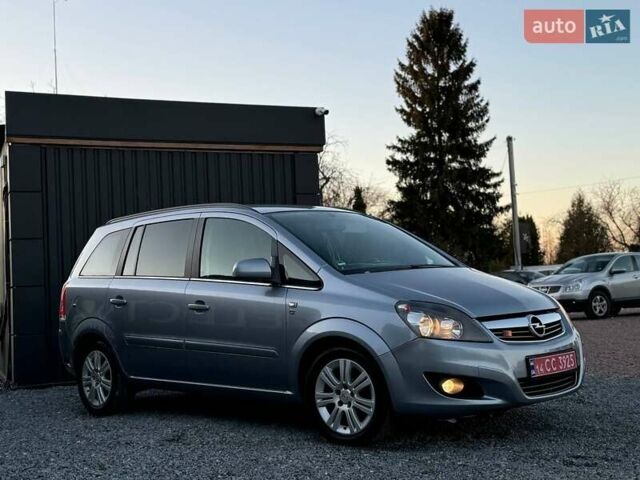 Серый Опель Зафира, объемом двигателя 1.9 л и пробегом 220 тыс. км за 8199 $, фото 7 на Automoto.ua