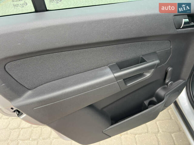 Серый Опель Зафира, объемом двигателя 1.7 л и пробегом 184 тыс. км за 7990 $, фото 35 на Automoto.ua