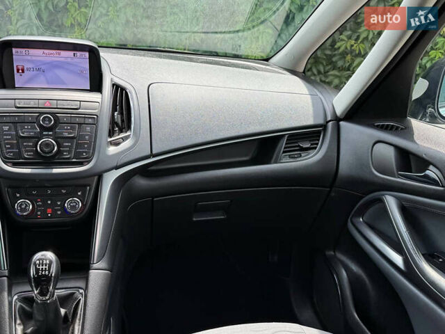 Серый Опель Зафира, объемом двигателя 1.96 л и пробегом 242 тыс. км за 9200 $, фото 41 на Automoto.ua