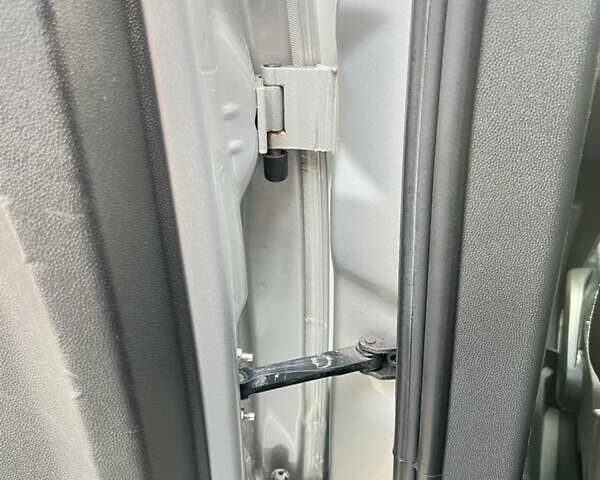 Серый Опель Зафира, объемом двигателя 1.6 л и пробегом 142 тыс. км за 7150 $, фото 27 на Automoto.ua