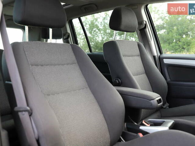 Серый Опель Зафира, объемом двигателя 1.7 л и пробегом 177 тыс. км за 7999 $, фото 55 на Automoto.ua