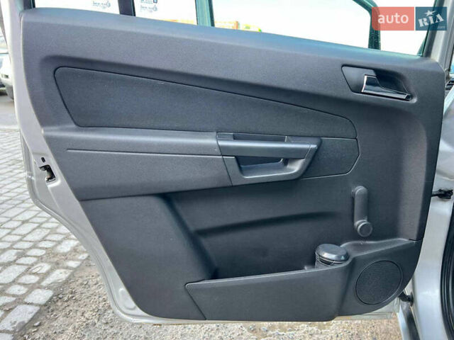 Серый Опель Зафира, объемом двигателя 1.7 л и пробегом 335 тыс. км за 7690 $, фото 35 на Automoto.ua