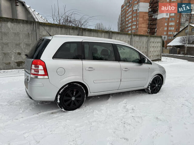 Серый Опель Зафира, объемом двигателя 1.8 л и пробегом 207 тыс. км за 7550 $, фото 4 на Automoto.ua