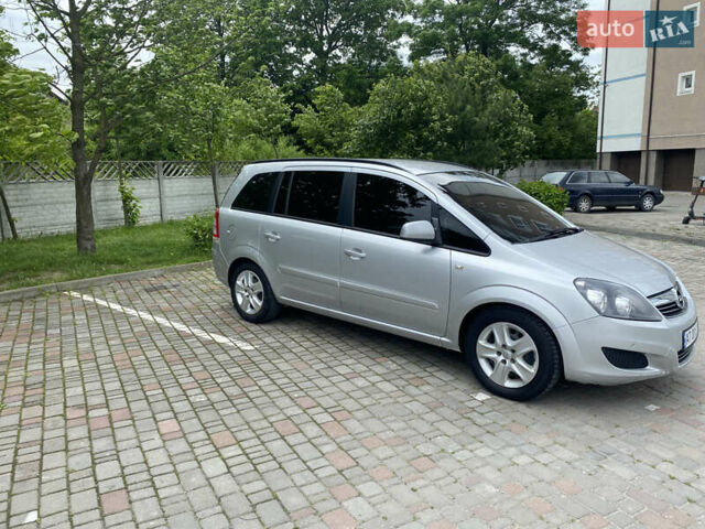 Серый Опель Зафира, объемом двигателя 1.69 л и пробегом 257 тыс. км за 6200 $, фото 2 на Automoto.ua