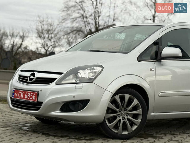 Серый Опель Зафира, объемом двигателя 1.7 л и пробегом 192 тыс. км за 7890 $, фото 63 на Automoto.ua