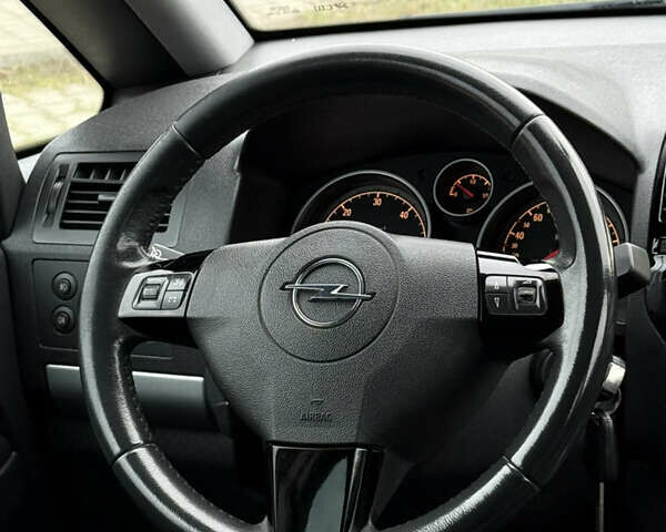 Серый Опель Зафира, объемом двигателя 1.7 л и пробегом 192 тыс. км за 7890 $, фото 16 на Automoto.ua