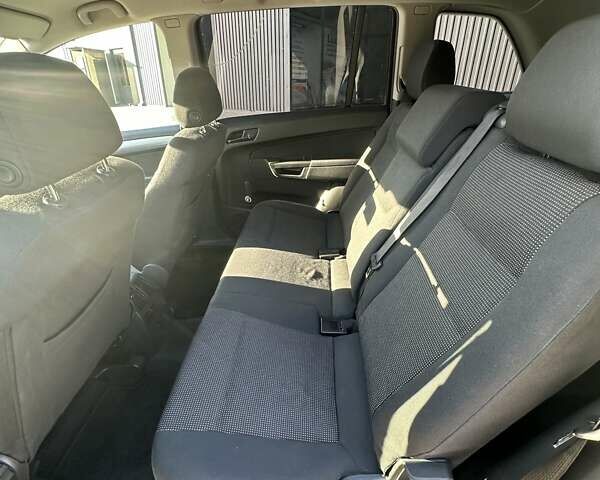 Серый Опель Зафира, объемом двигателя 1.7 л и пробегом 196 тыс. км за 7600 $, фото 13 на Automoto.ua