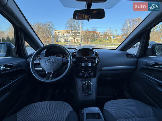 Серый Опель Зафира, объемом двигателя 1.8 л и пробегом 170 тыс. км за 7200 $, фото 12 на Automoto.ua