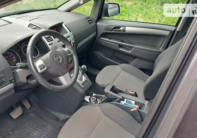 Серый Опель Зафира, объемом двигателя 1.8 л и пробегом 182 тыс. км за 8000 $, фото 5 на Automoto.ua