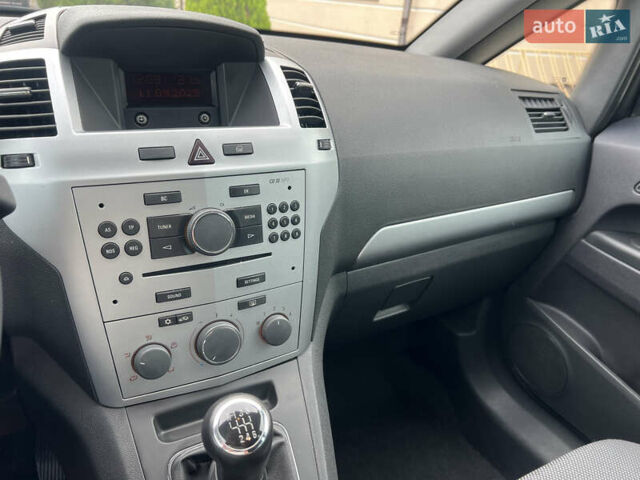 Серый Опель Зафира, объемом двигателя 1.7 л и пробегом 184 тыс. км за 7990 $, фото 41 на Automoto.ua