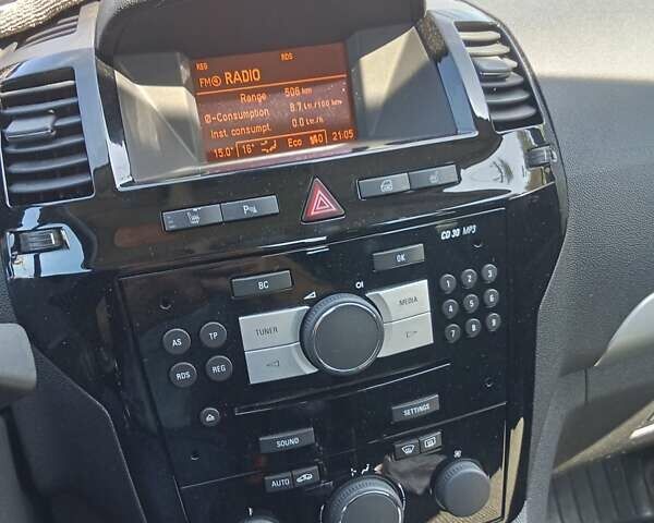 Серый Опель Зафира, объемом двигателя 1.7 л и пробегом 227 тыс. км за 7750 $, фото 5 на Automoto.ua