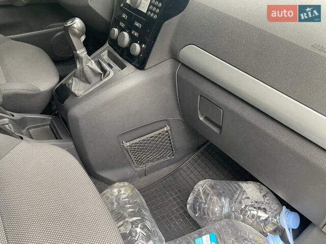 Серый Опель Зафира, объемом двигателя 1.69 л и пробегом 257 тыс. км за 6200 $, фото 47 на Automoto.ua