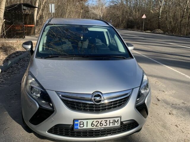 Серый Опель Зафира, объемом двигателя 2 л и пробегом 205 тыс. км за 9500 $, фото 2 на Automoto.ua