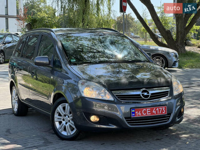 Серый Опель Зафира, объемом двигателя 1.7 л и пробегом 256 тыс. км за 7899 $, фото 4 на Automoto.ua