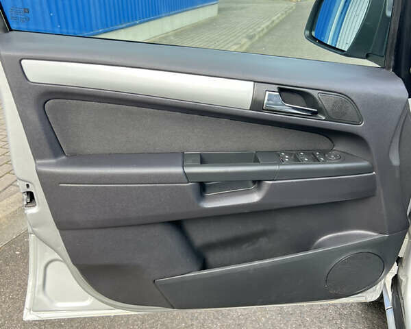 Серый Опель Зафира, объемом двигателя 1.6 л и пробегом 142 тыс. км за 7150 $, фото 32 на Automoto.ua