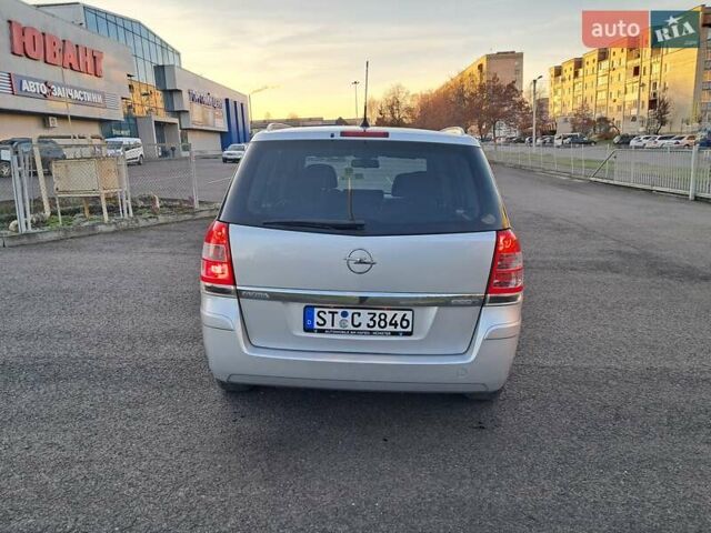 Серый Опель Зафира, объемом двигателя 1.6 л и пробегом 202 тыс. км за 6300 $, фото 1 на Automoto.ua
