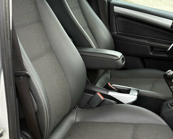 Серый Опель Зафира, объемом двигателя 1.7 л и пробегом 192 тыс. км за 7890 $, фото 43 на Automoto.ua