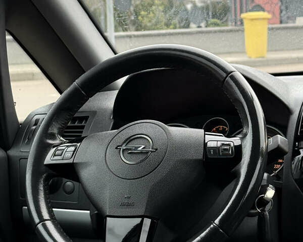 Серый Опель Зафира, объемом двигателя 1.7 л и пробегом 192 тыс. км за 7890 $, фото 18 на Automoto.ua