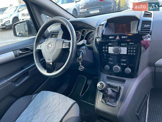 Серый Опель Зафира, объемом двигателя 1.7 л и пробегом 335 тыс. км за 7690 $, фото 43 на Automoto.ua