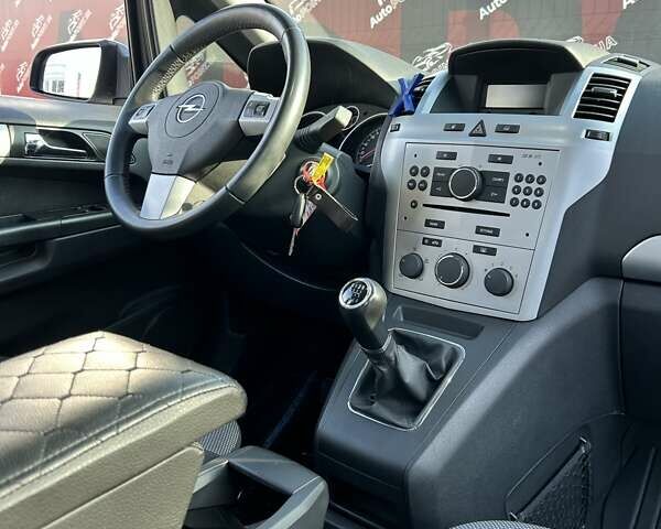 Серый Опель Зафира, объемом двигателя 1.6 л и пробегом 173 тыс. км за 8300 $, фото 28 на Automoto.ua
