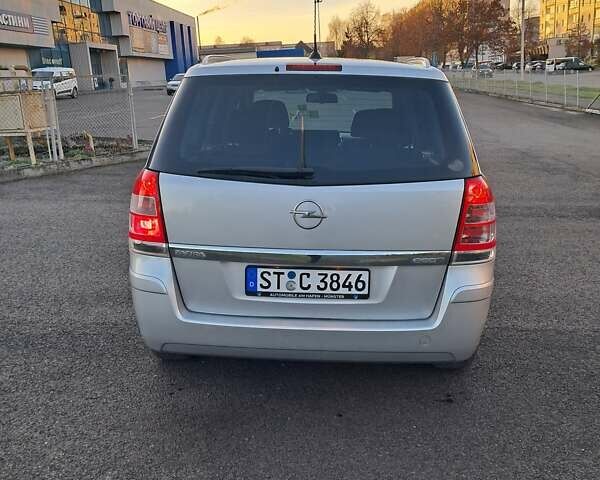 Серый Опель Зафира, объемом двигателя 1.6 л и пробегом 202 тыс. км за 6300 $, фото 2 на Automoto.ua