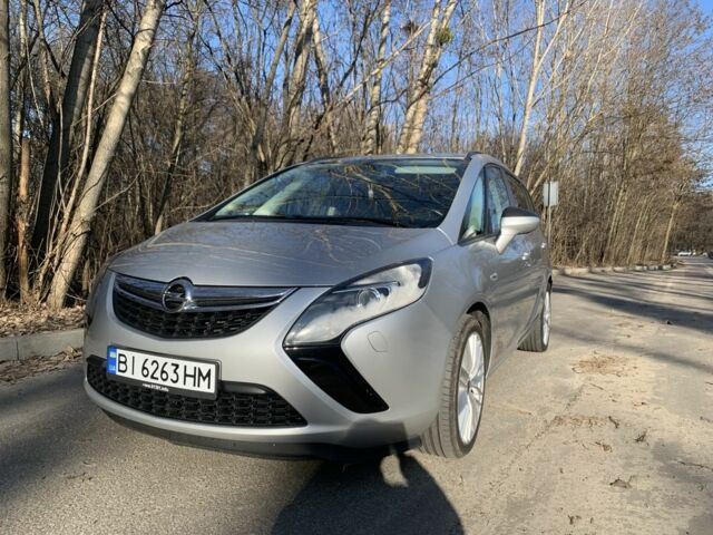 Серый Опель Зафира, объемом двигателя 2 л и пробегом 205 тыс. км за 9500 $, фото 3 на Automoto.ua