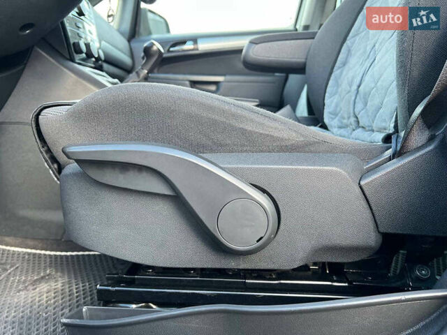 Серый Опель Зафира, объемом двигателя 1.7 л и пробегом 335 тыс. км за 7690 $, фото 19 на Automoto.ua