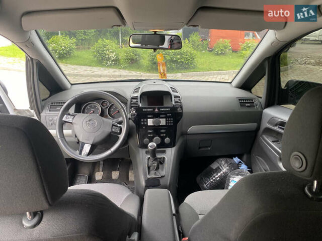 Серый Опель Зафира, объемом двигателя 1.69 л и пробегом 257 тыс. км за 6200 $, фото 10 на Automoto.ua