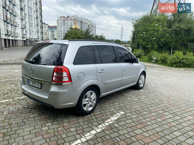 Серый Опель Зафира, объемом двигателя 1.69 л и пробегом 257 тыс. км за 6200 $, фото 3 на Automoto.ua