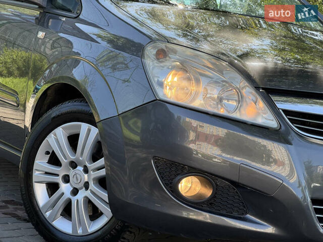 Серый Опель Зафира, объемом двигателя 1.7 л и пробегом 256 тыс. км за 7899 $, фото 13 на Automoto.ua