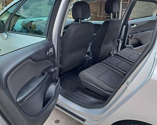 Серый Опель Зафира, объемом двигателя 1.96 л и пробегом 229 тыс. км за 8200 $, фото 9 на Automoto.ua