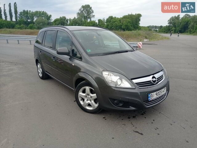 Серый Опель Зафира, объемом двигателя 1.69 л и пробегом 220 тыс. км за 8800 $, фото 1 на Automoto.ua