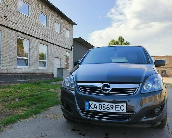 Серый Опель Зафира, объемом двигателя 1.69 л и пробегом 249 тыс. км за 7100 $, фото 1 на Automoto.ua