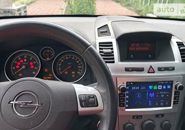 Серый Опель Зафира, объемом двигателя 1.8 л и пробегом 182 тыс. км за 8000 $, фото 6 на Automoto.ua