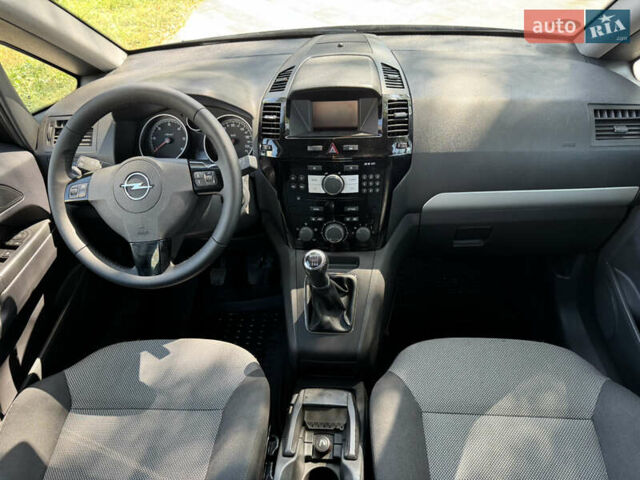 Серый Опель Зафира, объемом двигателя 1.7 л и пробегом 256 тыс. км за 7899 $, фото 44 на Automoto.ua