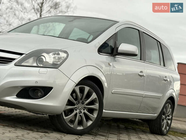 Серый Опель Зафира, объемом двигателя 1.7 л и пробегом 192 тыс. км за 7890 $, фото 64 на Automoto.ua