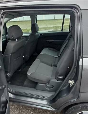 Серый Опель Зафира, объемом двигателя 1.6 л и пробегом 183 тыс. км за 7300 $, фото 3 на Automoto.ua